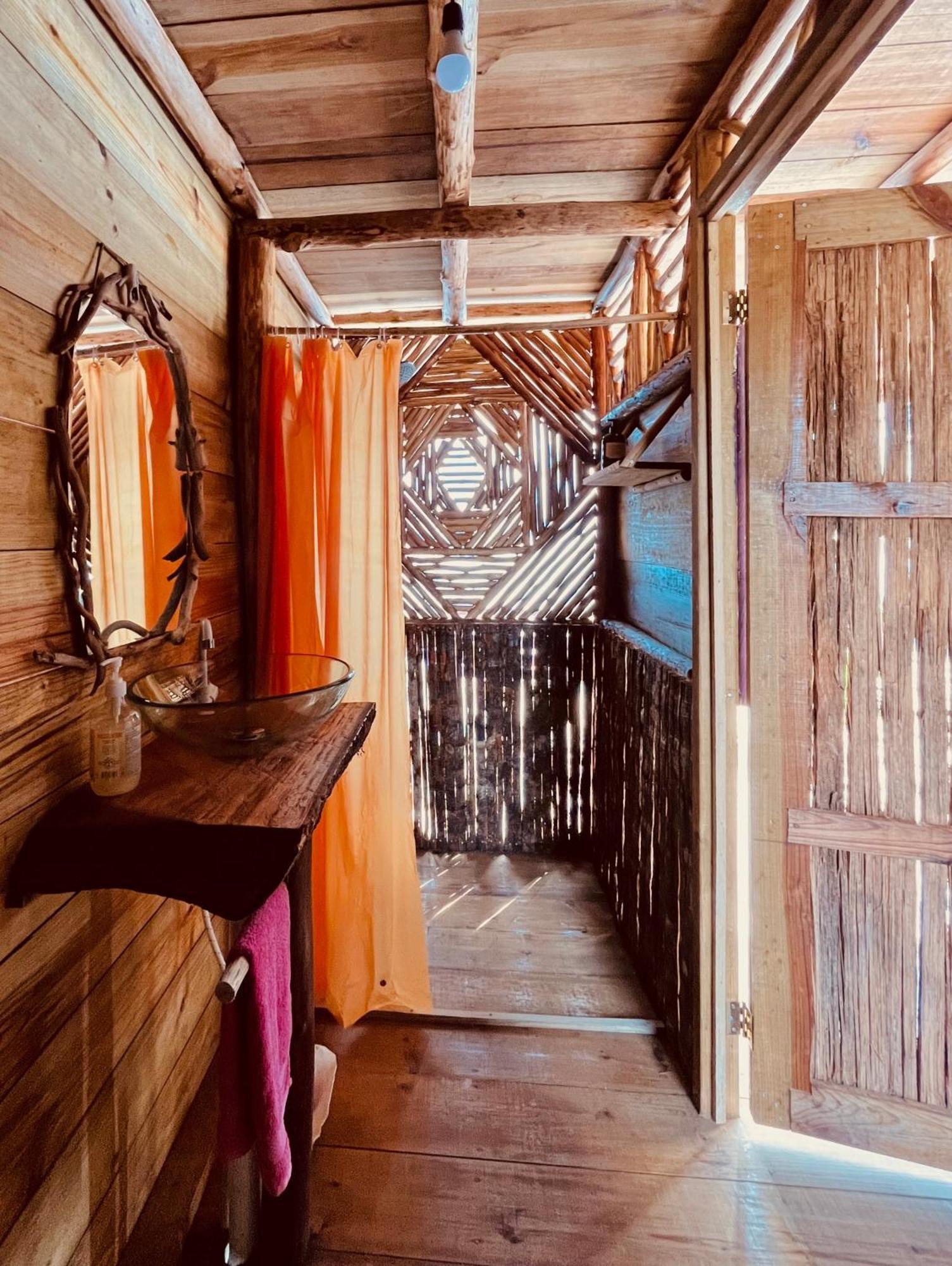 Urraca Monkey Island Eco Resort (Adults Only) Punta Laurel Exterior foto